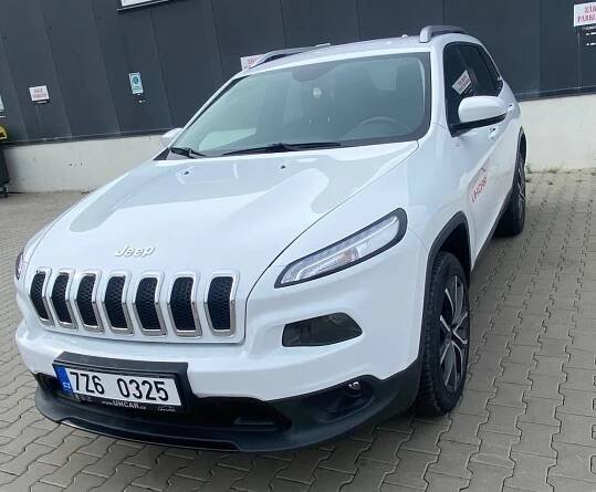 Jeep Cherokee – Autopůjčovna UH CAR