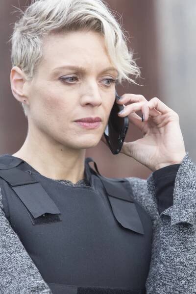 Motiv - Zahraniční vztahy - Z filmu - Kristin Lehman