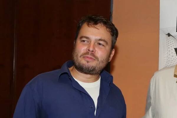 Josef Abrhám mladší očekává příchod potomka každým dnem. S těhotnou ženou přesto vyrazil do společnosti