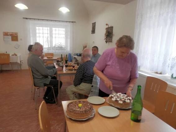 Oficiální stránky Domov pro seniory Vroutek - Oslava narozenin listopad