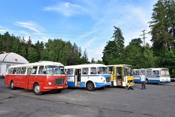 Městská doprava v České Lípě slaví 60 let, na oslavu vyjedou historické vozy
