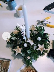 jak vyrobit vánoční svícen na stůl