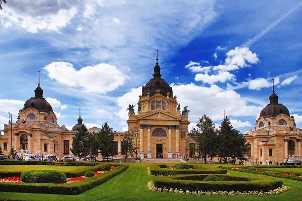 Die berühmten szechenyi (szechenyi) Thermalbäder, Thermen und Schwimmbäder — Stockbild