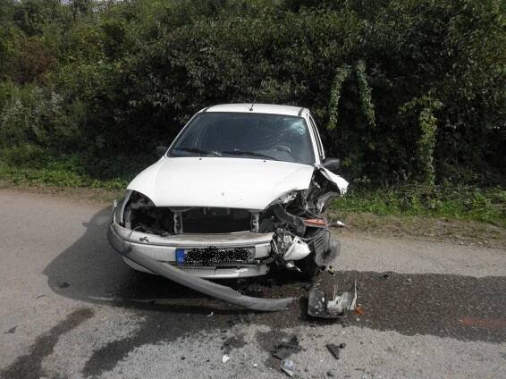 Při čelní srážce dvou aut ve Strážnici se zranili tři lidé