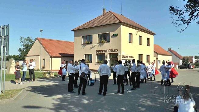 Vinobraní v Lužicích potěšilo občany obce postižené tornádem