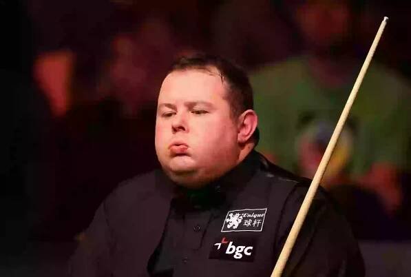 Stephen Lee looks on