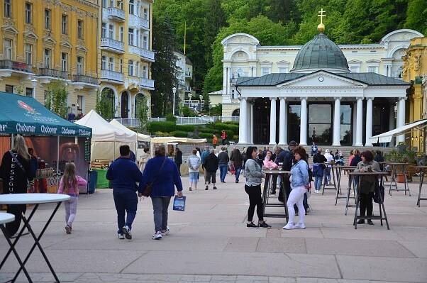 Mariánskolázeňská kolonáda hosti festival pochutin a Den ozbrojených složek
