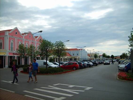 InfoGlobe.CZ - Rakousko: Parndorf – nákupní městečko