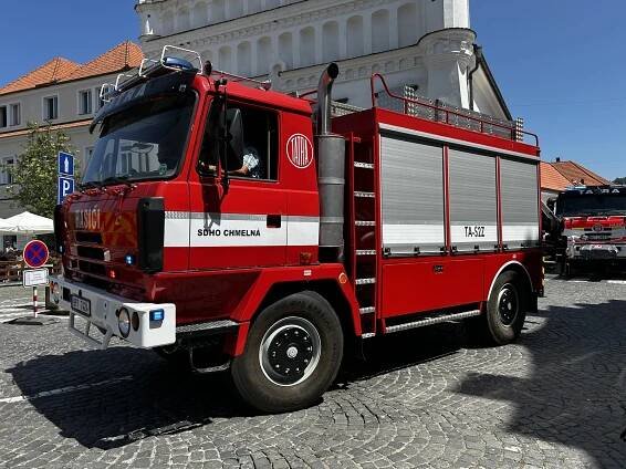 Hasiči v Sušici slavili ve velkém, ohromili vodní fontánou i spanilou jízdou