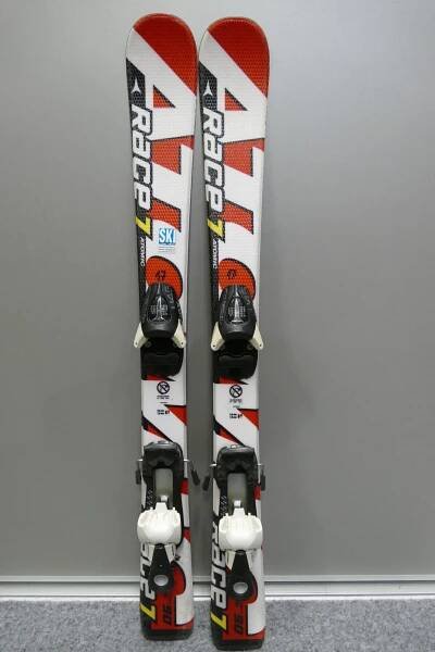 DĚTSKÉ CARVINGOVÉ LYŽE ATOMIC RACE 7 90cm