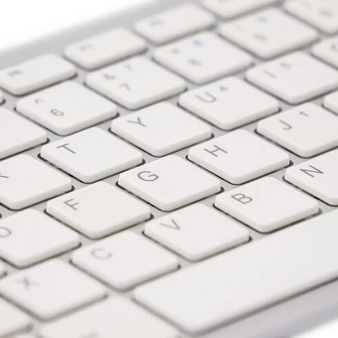 R-GO Tools Compact USB klávesnice anglická, QWERTY bílá ergonomická