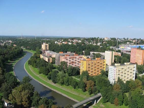 Soubor:Pohled na Ostravu z Nové radnice, srpen 2011, 4.jpg – Wikipedie