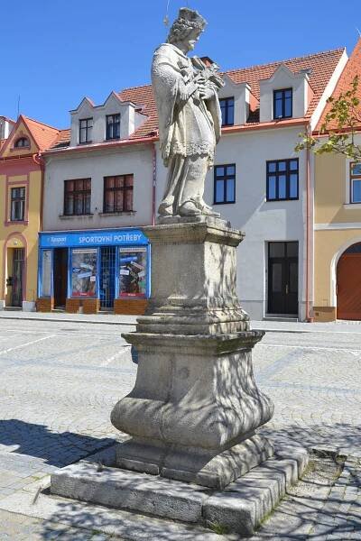 Fotografie - Jemnice - náměstí Svobody - sv. Jan Nepomucký - 27.04.2024
