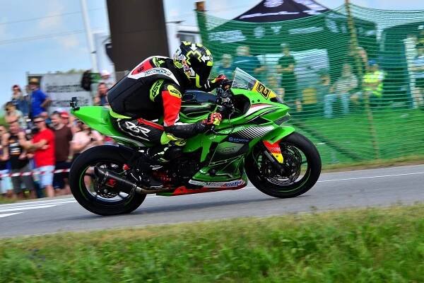 FOTO: Motocyklový závodník Patrik Horák z Moravan je mistrem republiky