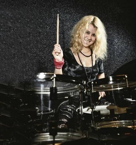 Česká bubenice Veronika Lukešová (23): Hraje s hvězdami světového rocku