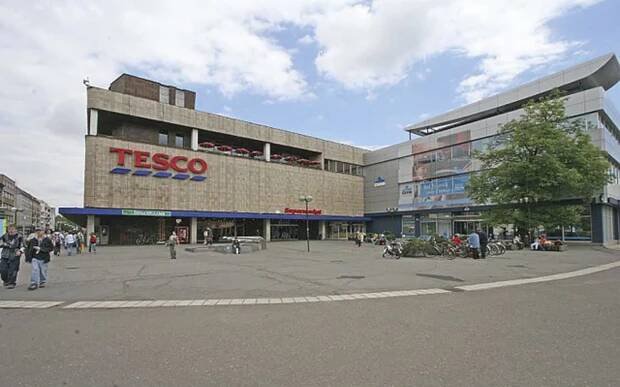 Galerie: Tesco prodalo další obchodní dům. Teď v Hradci Králové - Galerie - Echo24.cz