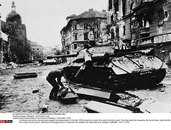 Pasivita Západu v roce 1956 byla pro nás velkým zklamáním, vzpomíná na maďarskou 'kontrarevoluci' Josef Mašín