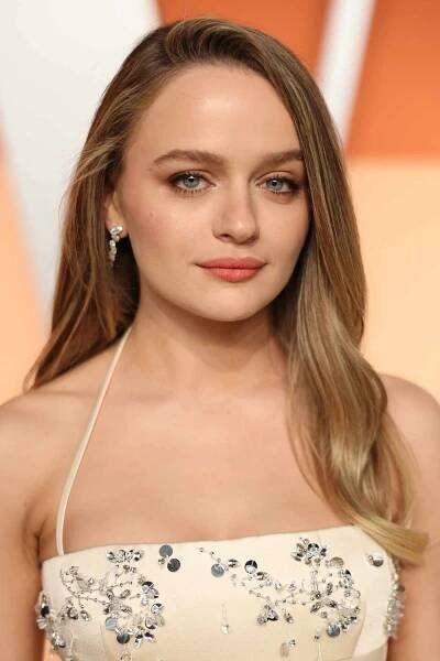 Joey King honey blonde
