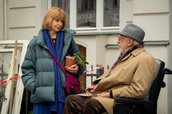 Mein Freund, das Ekel - Bei Kuntzes auf dem Sofa - Z filmu - Ursela Monn, Dieter Hallervorden