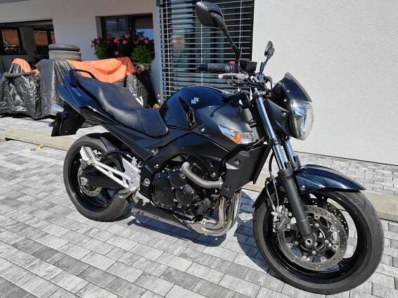 Suzuki gsr 600