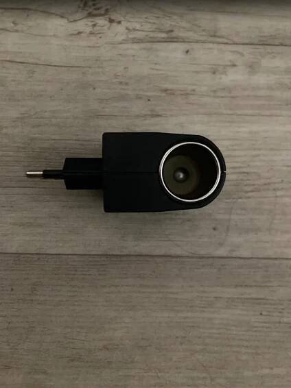 Adaptér 230V se zásuvkou pro zapalovač