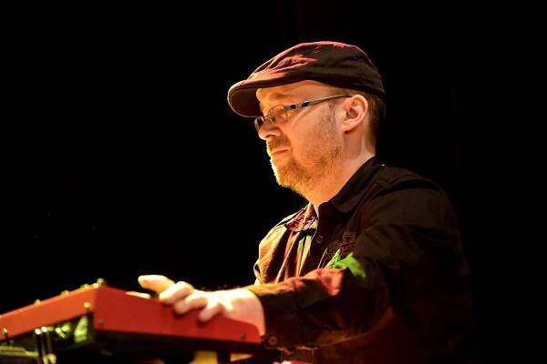 Michal Pavlíček a jeho Čombeband zahráli v pražské Akropoli