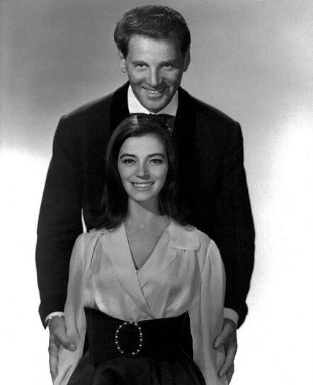 File:Marisa Pavan Jean-Pierre Aumont 1965.jpg - Wikimedia Commons