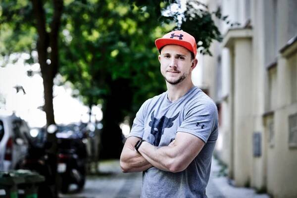 Herec Jakub Štáfek zachránil v Chorvatsku dítě před udušením