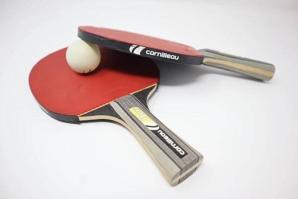 Stolní tenis – Photo by Frederick Tubiermont on Unsplash