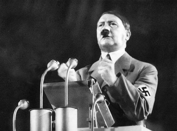 Jak Adolf Hitler přišel ke svému knírku? Česky vyšel japonský komiks o nacistickém vůdci