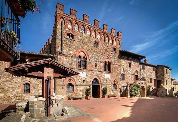 Medieval Castle Bucine Arrezo Tuscany Immobiliare Italiano
