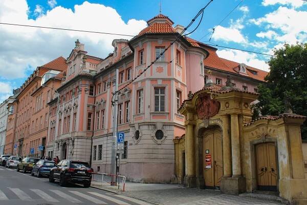 Nejtajemnější místa v Česku? Branišovský les děsí, Velhartice inspirovaly Erbena