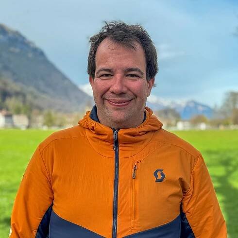 About Us - Skywings Paragliding Interlaken