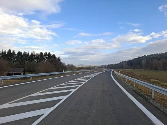 Zprovoznili jsme 7,6 km dlouhý obchvat Klatov na silnici I/27 v Plzeňském kraji. Městu uleví hlavně od tranzitní dopravy