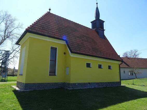 Súbor:Drhovice, kaplička2.jpg
