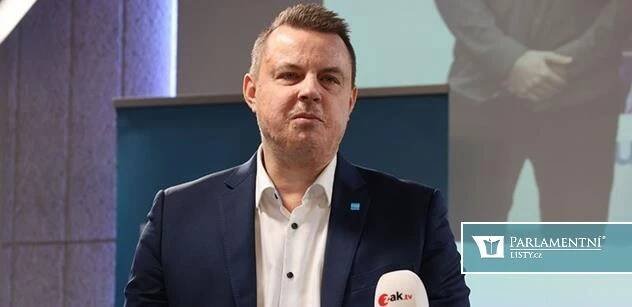 Rajchl napsal Ficovi: Bratrské pouto a idiotský Fialův krok. Na Václavák slovenské vlajky