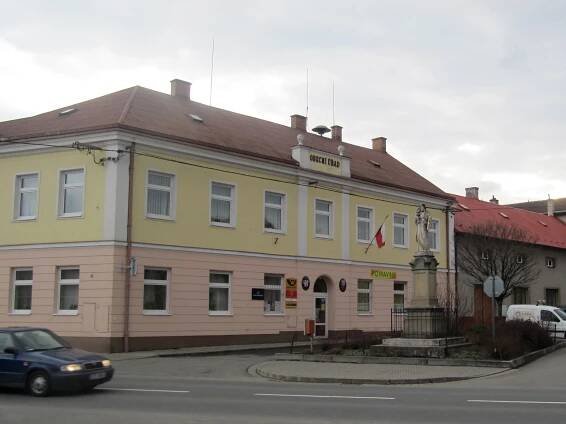Soubor:Míškovice, OÚ.jpg