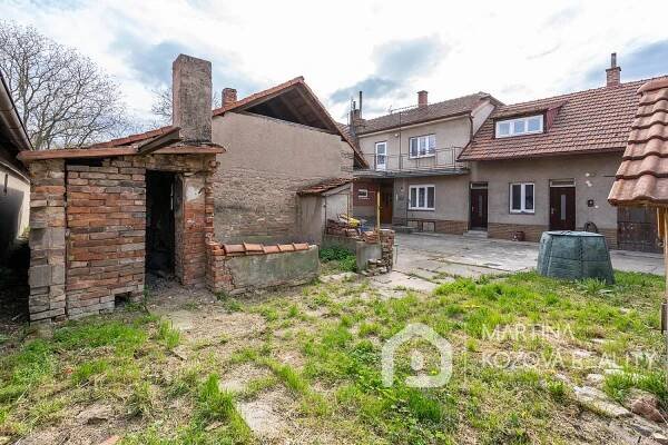 Prodej domu s dvěma bytovými jednotkami, stodolou a ještě s výměnkem, Lovčice okr. Hradec Králové | Reality.iDNES.cz 