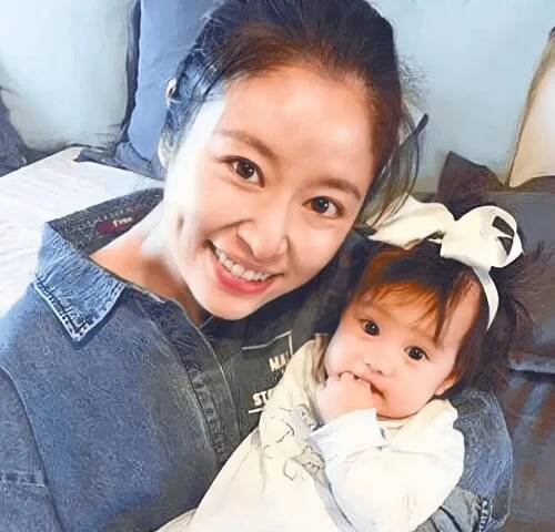 Ruby Lin Wallace Huo daughter revealedmother' 'baby' 'portrait' 'smiling.