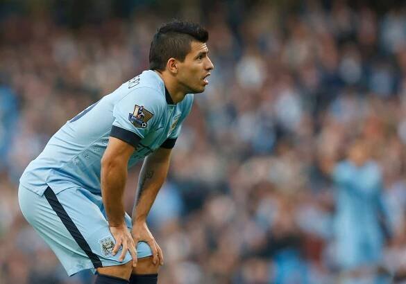 Velký problém pro City. Kanonýr Agüero má poraněné vazy