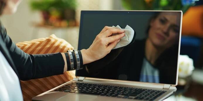 Jak a čím vyčistit počítač a notebook? Takto vypadá správný postup