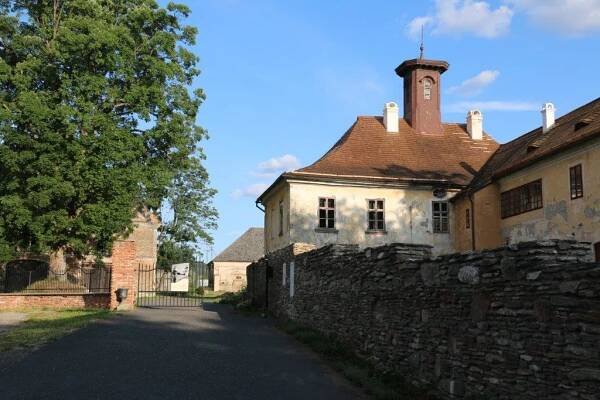 DESTINACE POŠUMAVÍ | Velhartice - Nemilkov - zámek