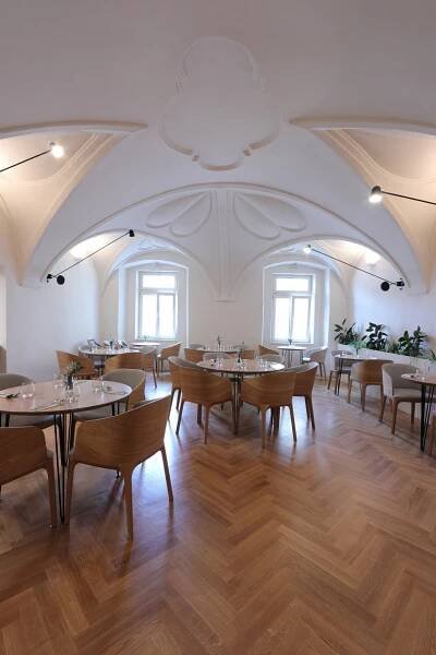 RESTAURACE KÚT 12, BANSKÁ BYSTRICA