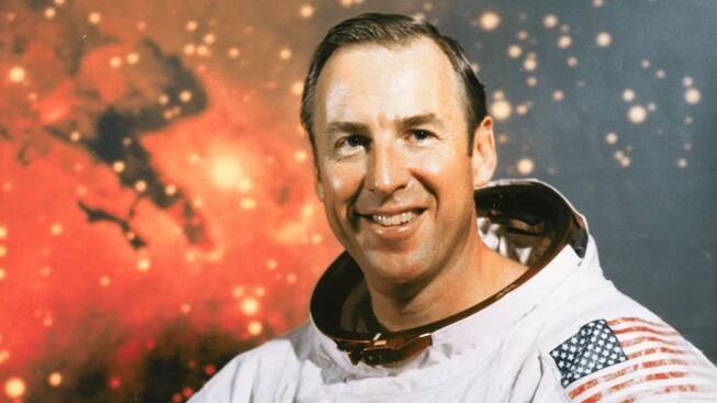 Jim Lovell, commander of Apollo 13 mission, dies at 97