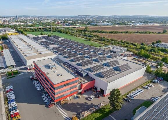 Fotovoltaika na střechách ABB v Brně a v Mošnově u Ostravy má v součtu výkon 1,15 MW
