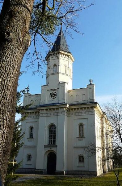 File:Evangelický kostel, Orlová 07.jpg