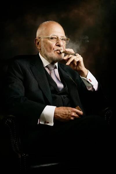 Edward-eddie-sahakian-the-sahakians-davidoff-of-london-fine-art-portraits-painterly-art-photography-sonder-creative-2022 (1).jpg