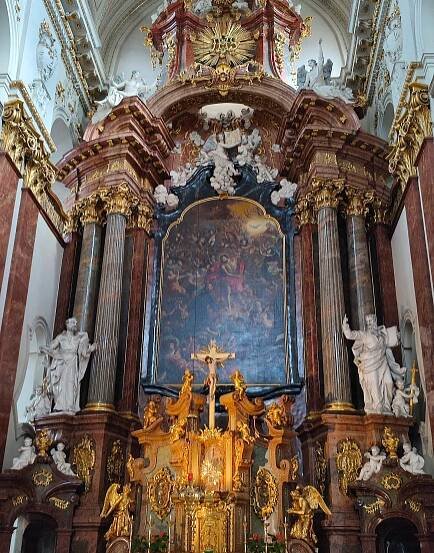 Soubor:Sv. Ignác hlavní oltář.jpg
