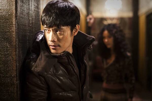 Lee Byung-hun and Kim In-seo in 'I Saw the Devil'