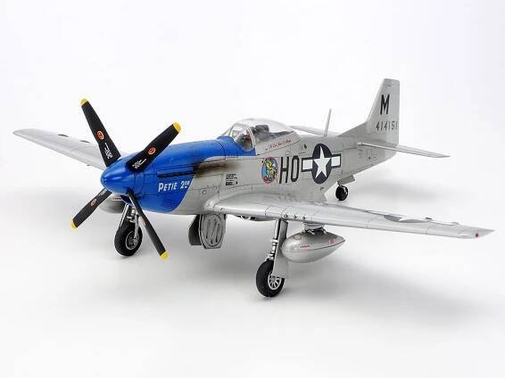 Tamiya 1:48 North American P-51D Mustang & 1/4 Ton 4x4 Light Vehicle Set 25205